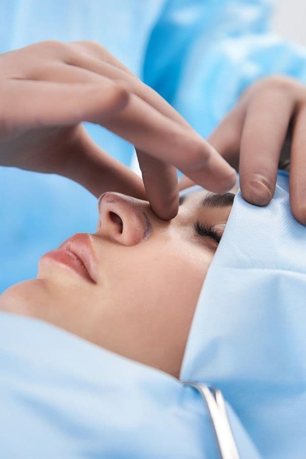 Burun Estetiği Sonrası İşe ve Sosyal Hayata Dönüş: Haftalık Takvim